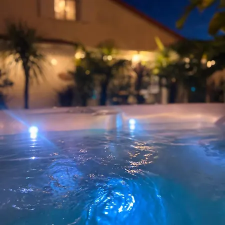 Evasion Tropicale - Villa D'Artiste Avec Jacuzzi Prive Dans Un Jardin Exotique Merignac  Exterior photo