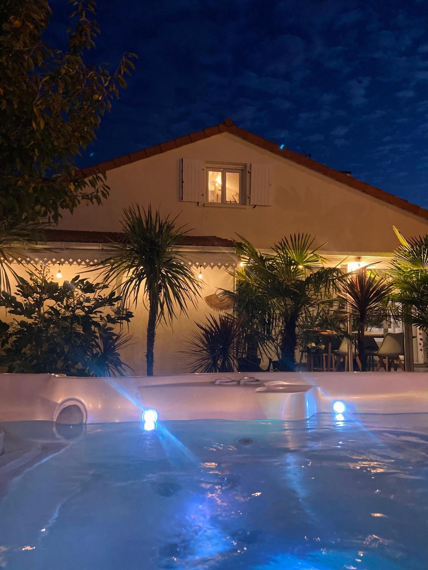 Evasion Tropicale - D'artiste Avec Jacuzzi Prive Dans Un Jardin Exotique * Mérignac