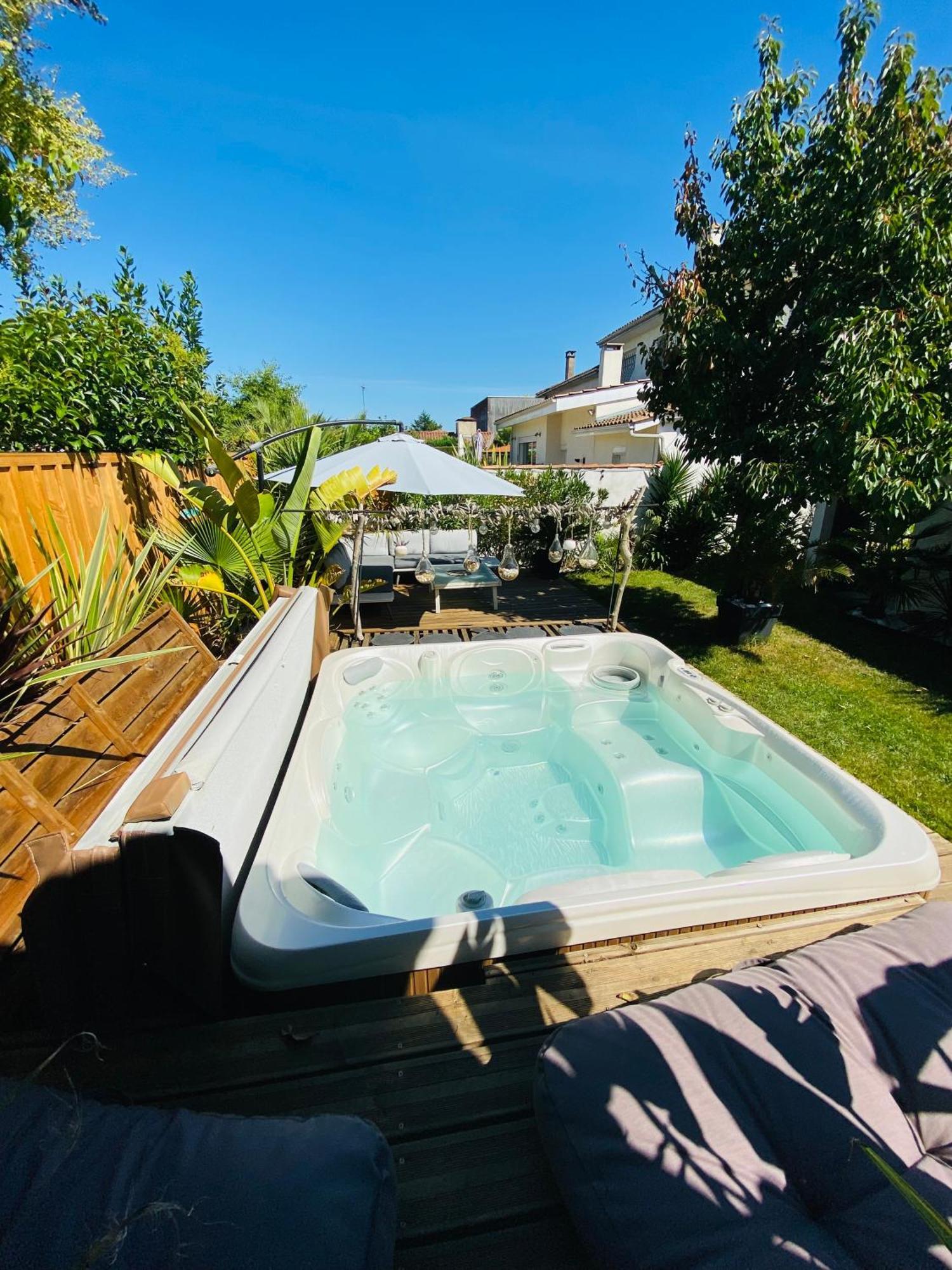 Evasion Tropicale - D'artiste Avec Jacuzzi Prive Dans Un Jardin Exotique Habitación en casa particular