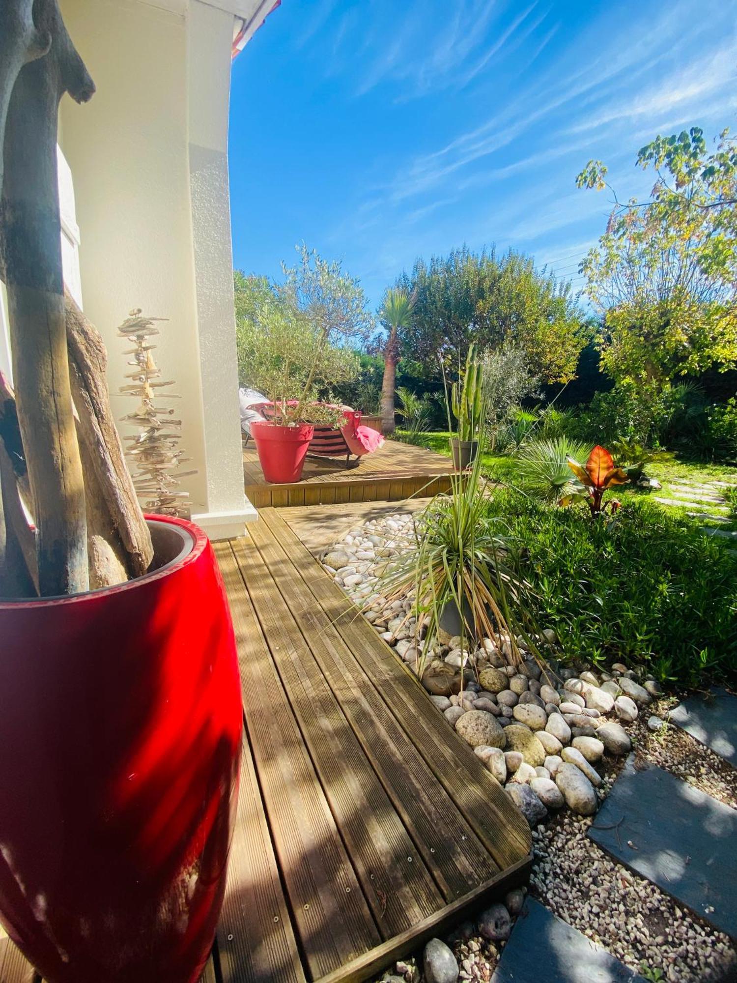 Evasion Tropicale - D'artiste Avec Jacuzzi Prive Dans Un Jardin Exotique Merignac (Gironde)