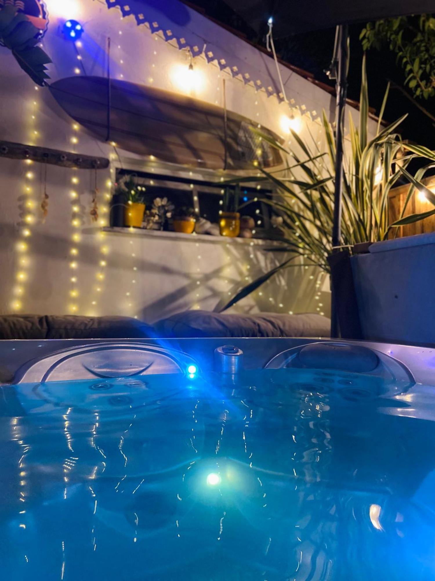 Homestay Evasion Tropicale - D'artiste Avec Jacuzzi Prive Dans Un Jardin Exotique Merignac (Gironde)