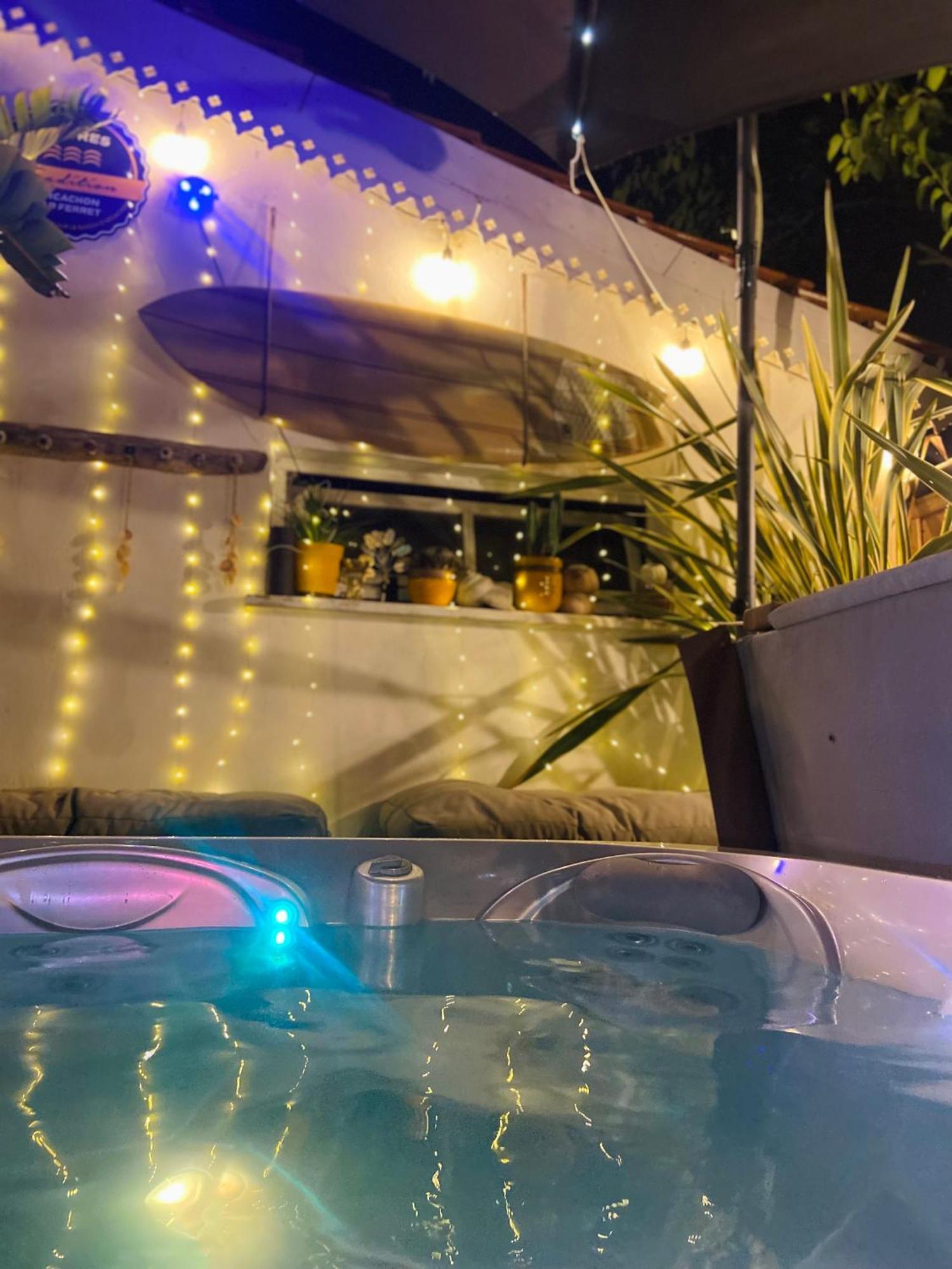 Evasion Tropicale - D'artiste Avec Jacuzzi Prive Dans Un Jardin Exotique * Merignac (Gironde)