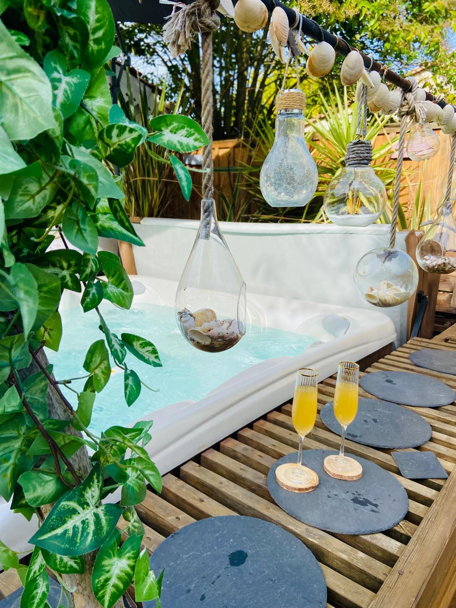 Homestay Evasion Tropicale - D'artiste Avec Jacuzzi Prive Dans Un Jardin Exotique Merignac (Gironde)